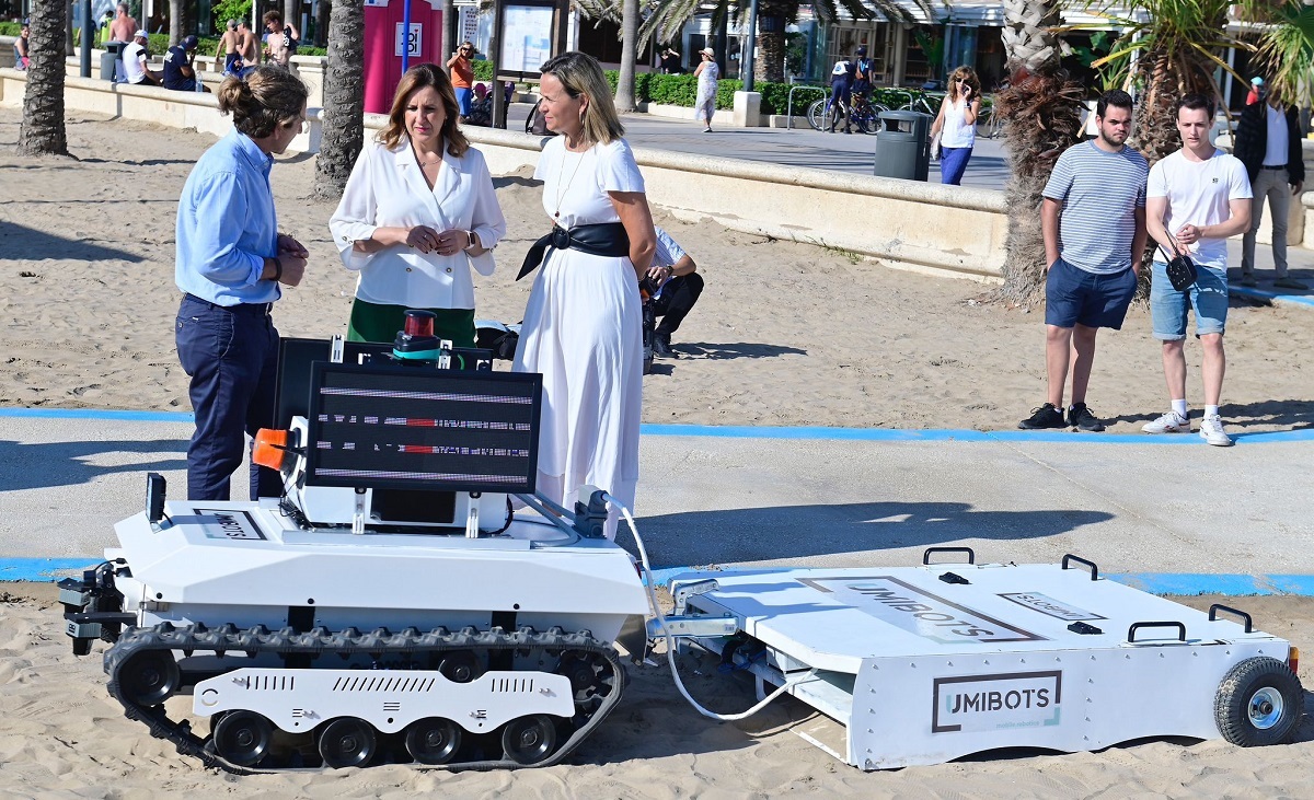 Pruebas con el robot inteligente de limpieza de playas basado en IA